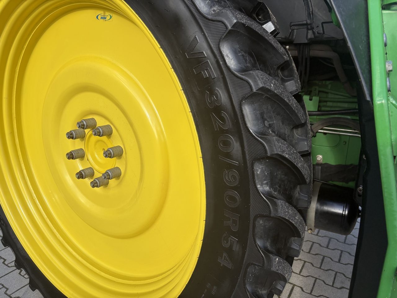 John Deere 6195M