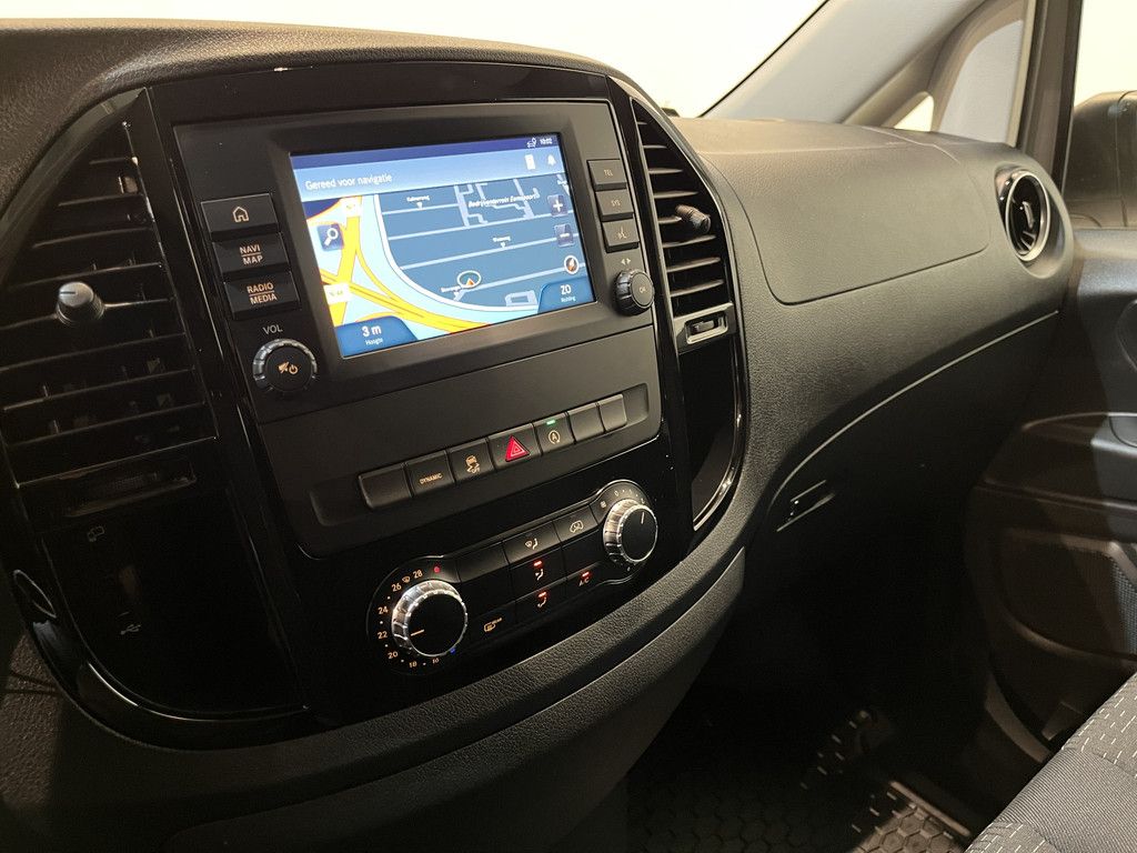 Mercedes-Benz Vito 116 CDI Lang Automaat / Euro 6 / Airco / Cruise Control / Camera / CarPlay / Navigatie / 3-Zits / 1.000 KM !! Z.G.A.N. !!