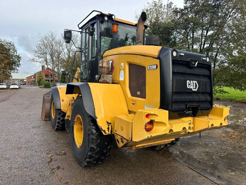 CAT 930 M - 4 new tires!