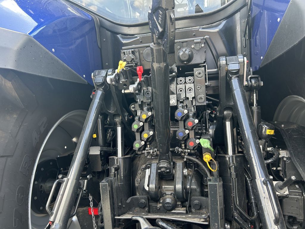 New Holland T7.300 AC New Gen Blue Power DEMO