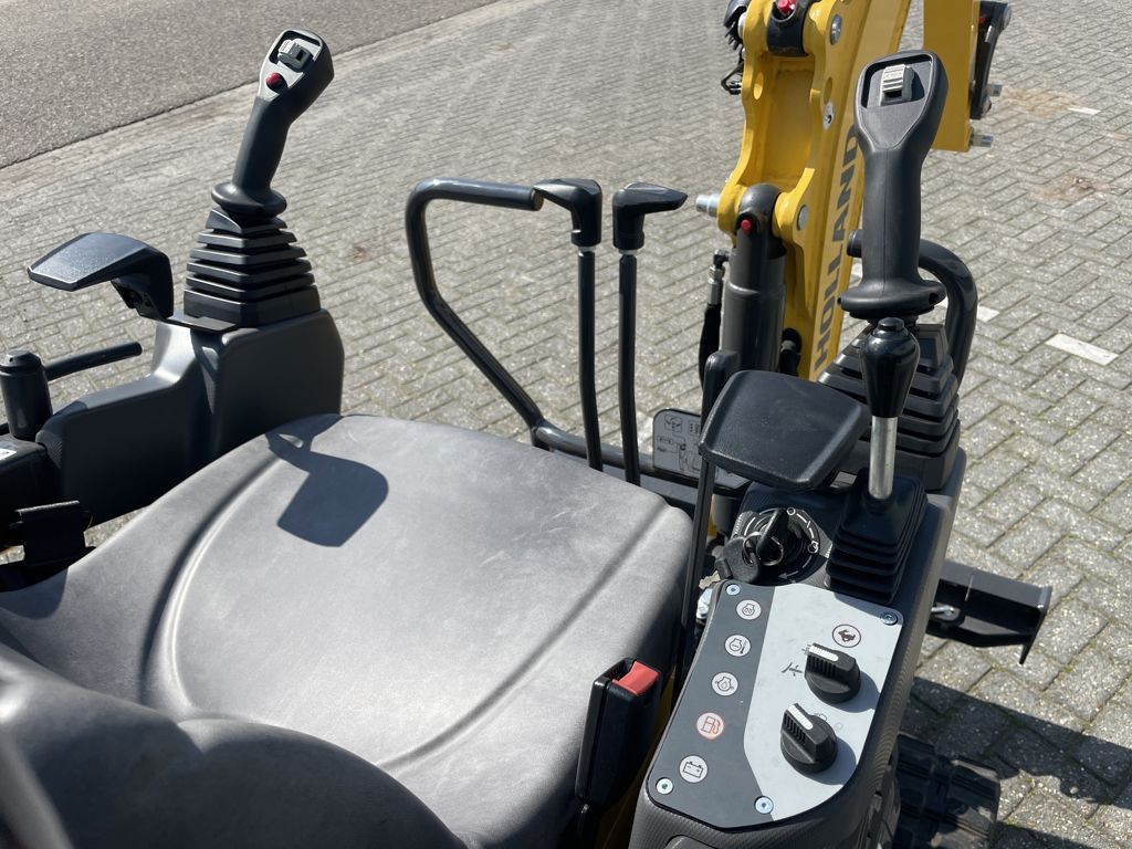 New Holland E12D Minigraver