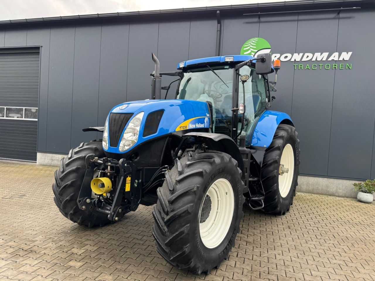 New Holland T7030