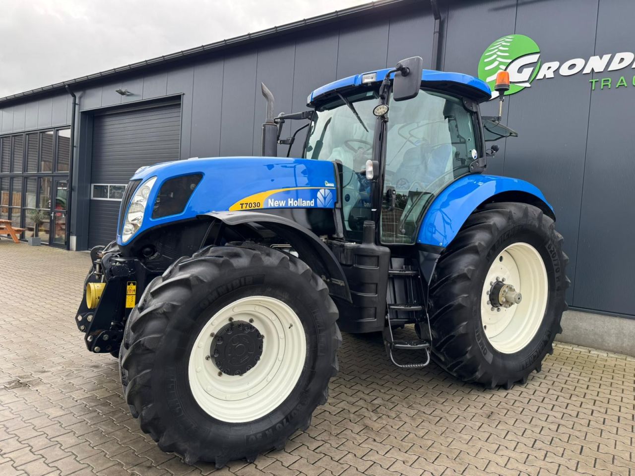 New Holland T7030
