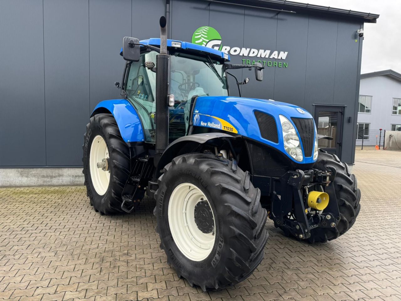 New Holland T7030