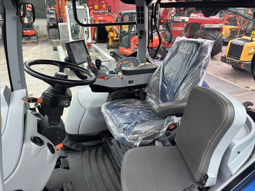 NEW HOLLAND T7.245 AC + FRONTLADER