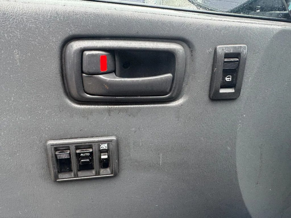 Toyota HIACE **DIESEL-FRENCH VAN**