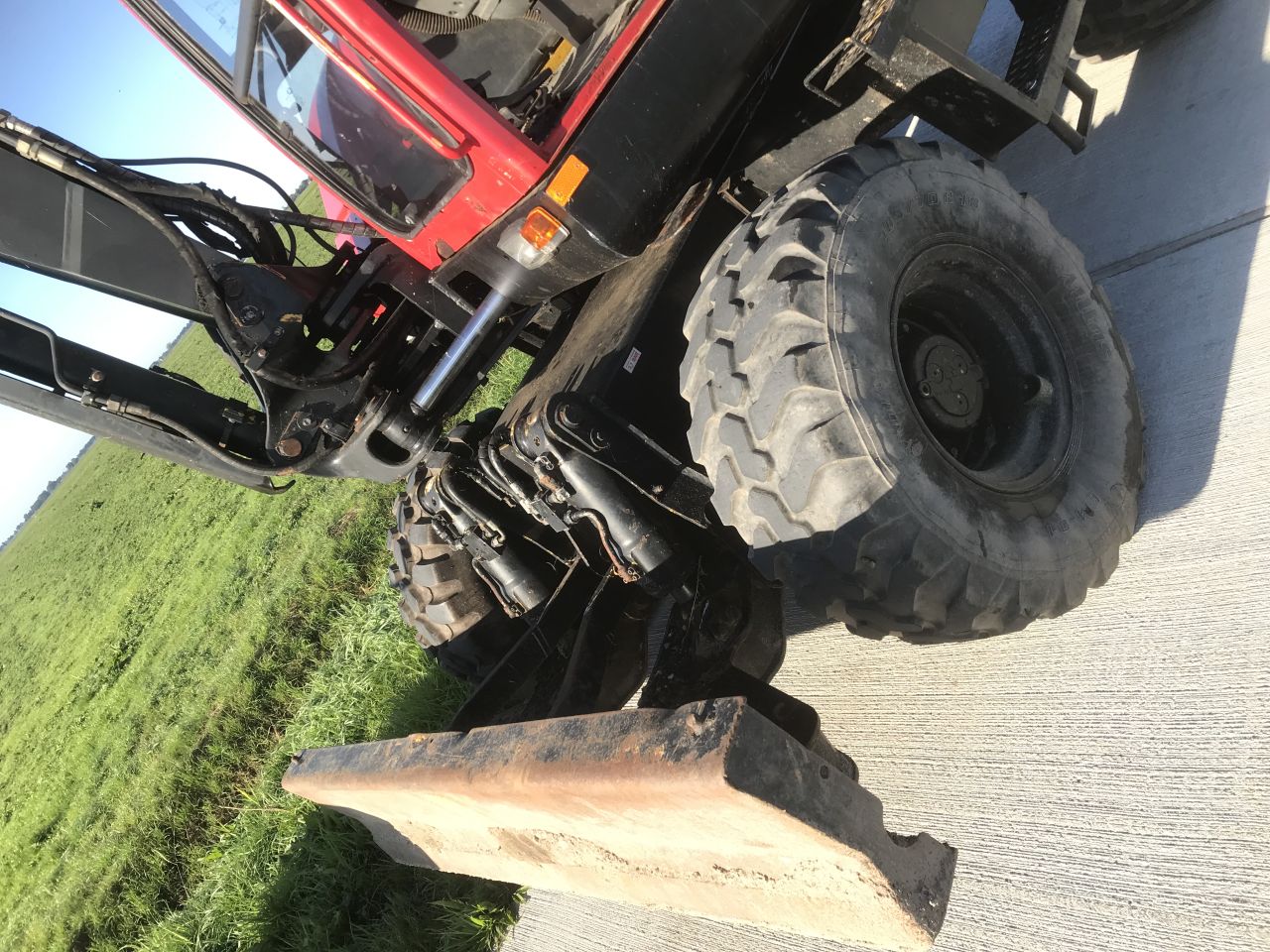 Komatsu PW 75 - mobiele graafmachine- met Stelgiek en Kantel bak