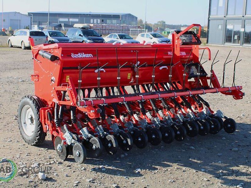 Mechaniczny siewnik zbożowy zaczepiany Pertum-S300 dwutalerzow