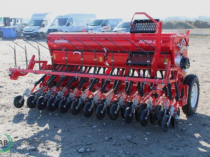 Mechaniczny siewnik zbożowy zaczepiany Pertum-S300 dwutalerzow