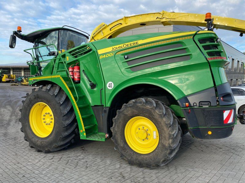 John Deere 8400i