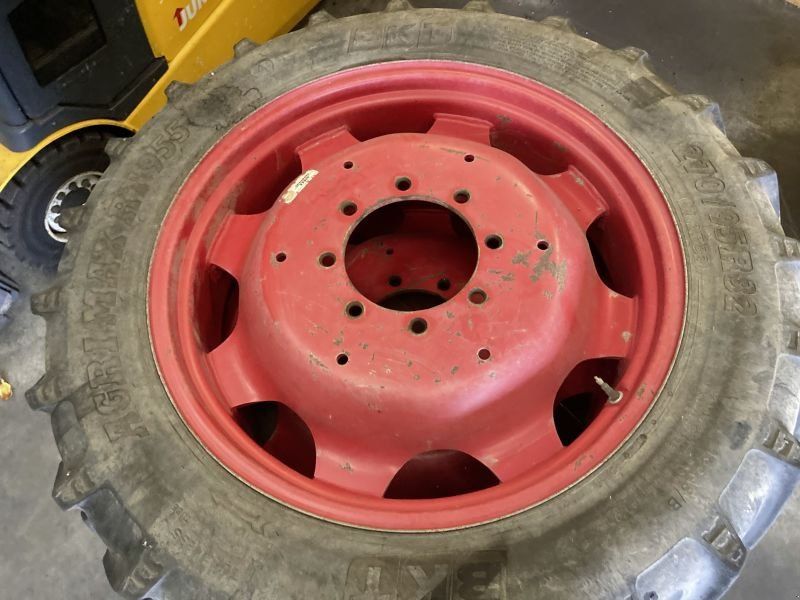 BKT RÄDER 270/95R32+300/95R46