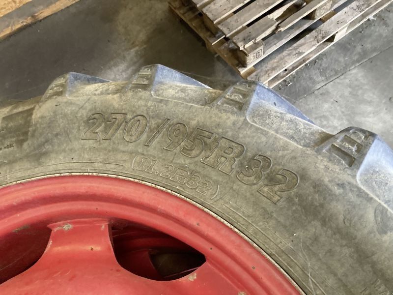 BKT RÄDER 270/95R32+300/95R46