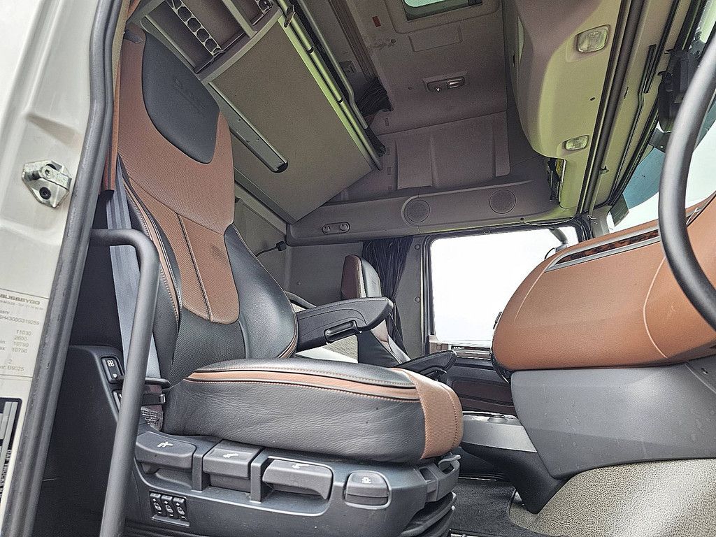 DAF XF 530 fan carrier lift