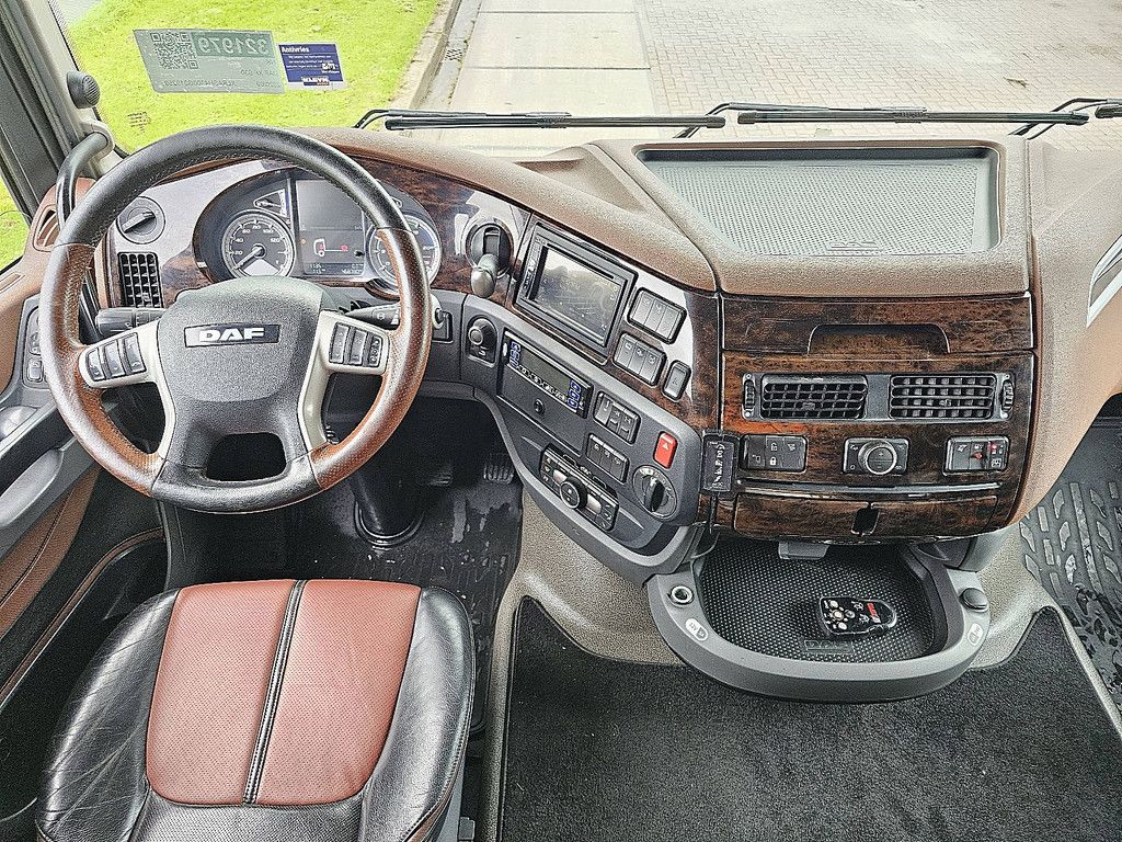 DAF XF 530 fan carrier lift