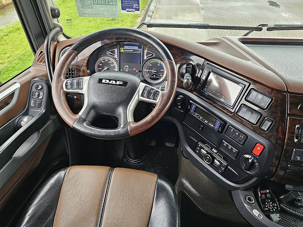 DAF XF 530 fan carrier lift