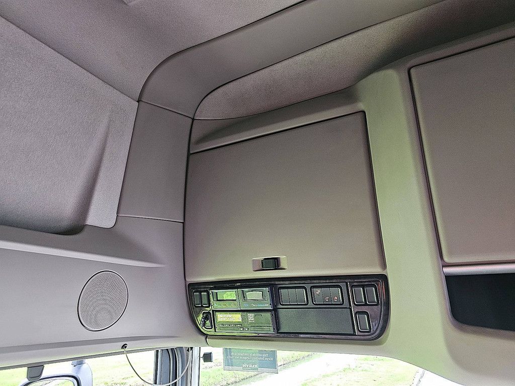 DAF XF 530 fan carrier lift