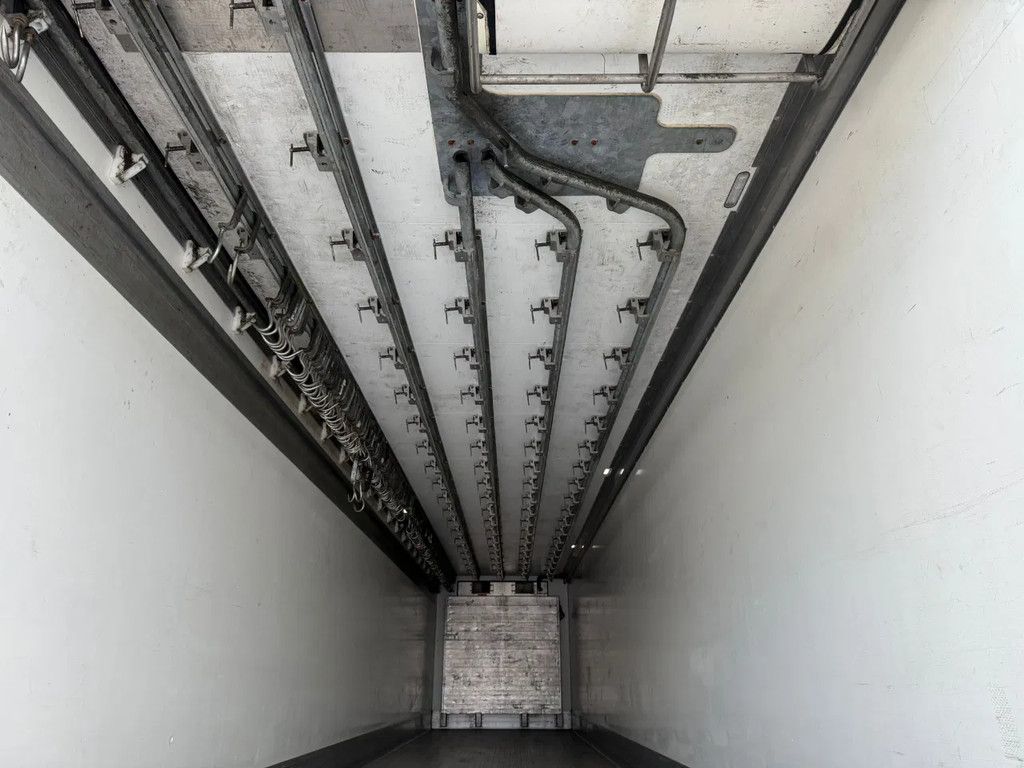 Schmitz Cargobull SKO 24 5x Meatrails Rohrbahnen Fleisch Carrier Vector 1950MT