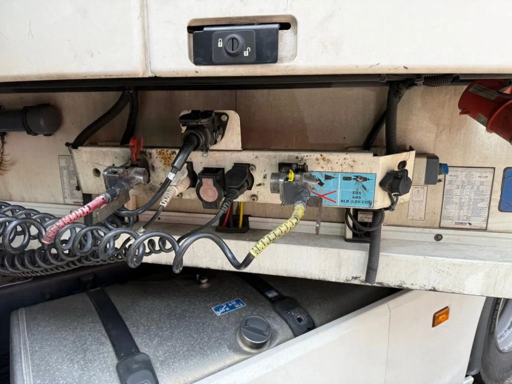 Schmitz Cargobull SKO 24 5x Meatrails Rohrbahnen Fleisch Carrier Vector 1950MT