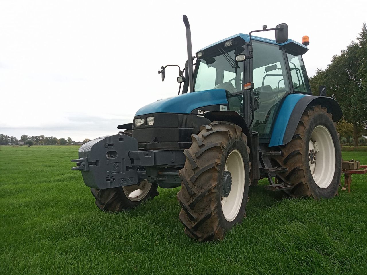 New Holland TS 100