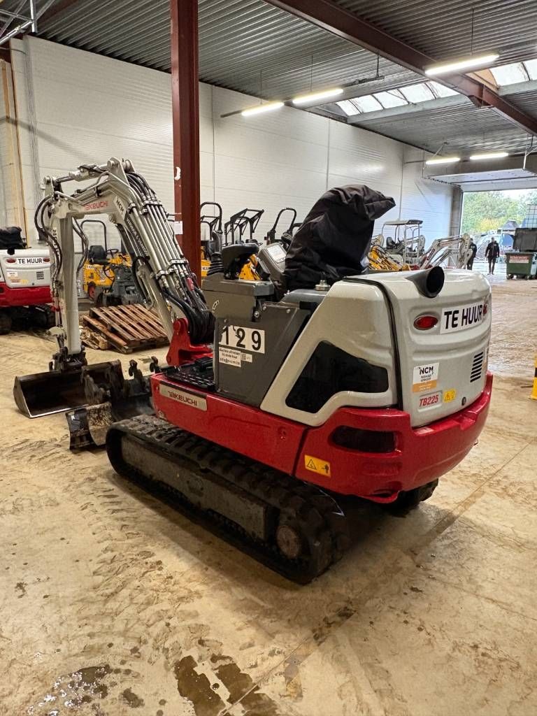 Takeuchi TB 225