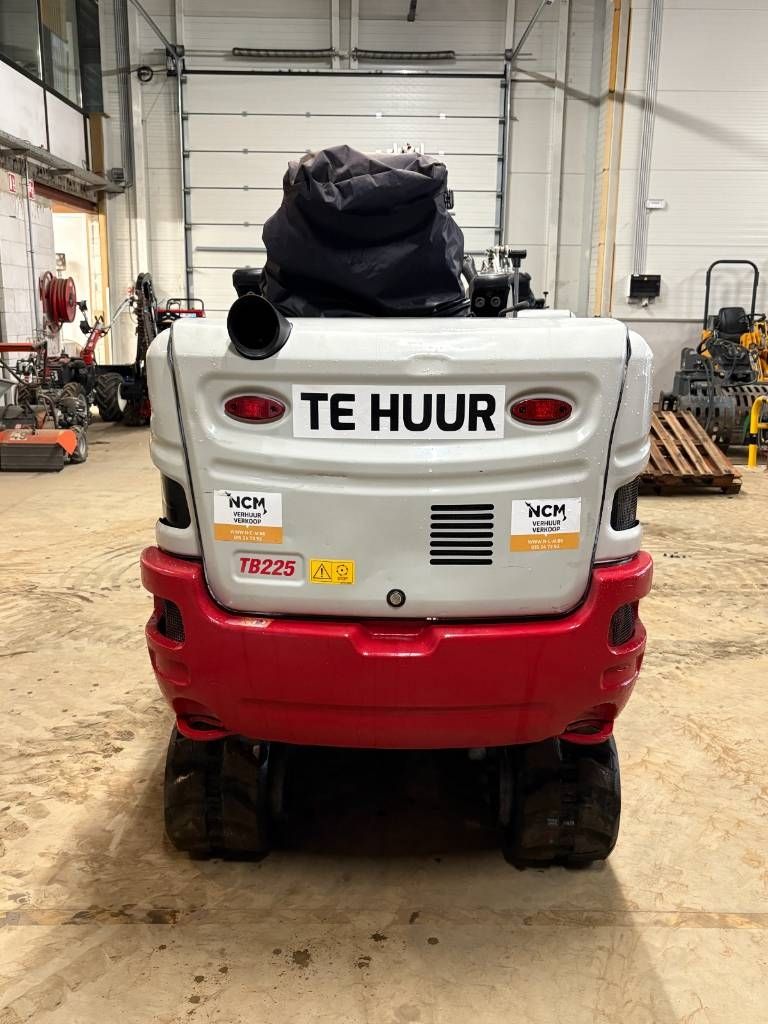 Takeuchi TB 225