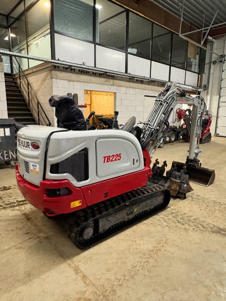 Takeuchi TB 225