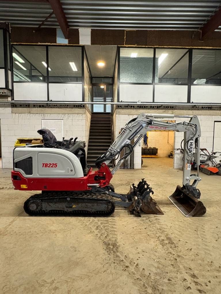 Takeuchi TB 225