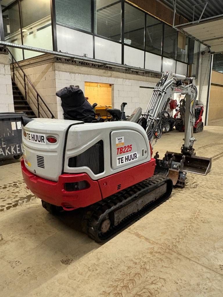 Takeuchi TB 225