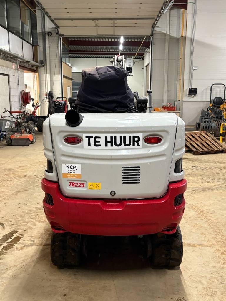 Takeuchi TB 225