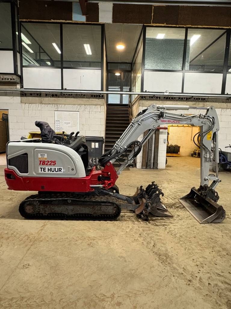 Takeuchi TB 225