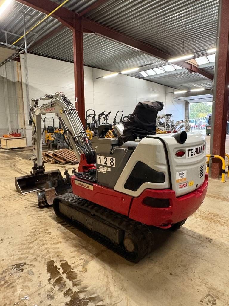 Takeuchi TB 225