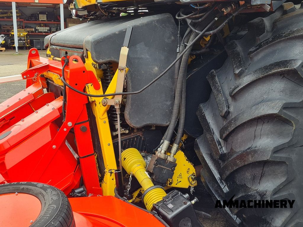 New Holland FR9060 for hemp harvest