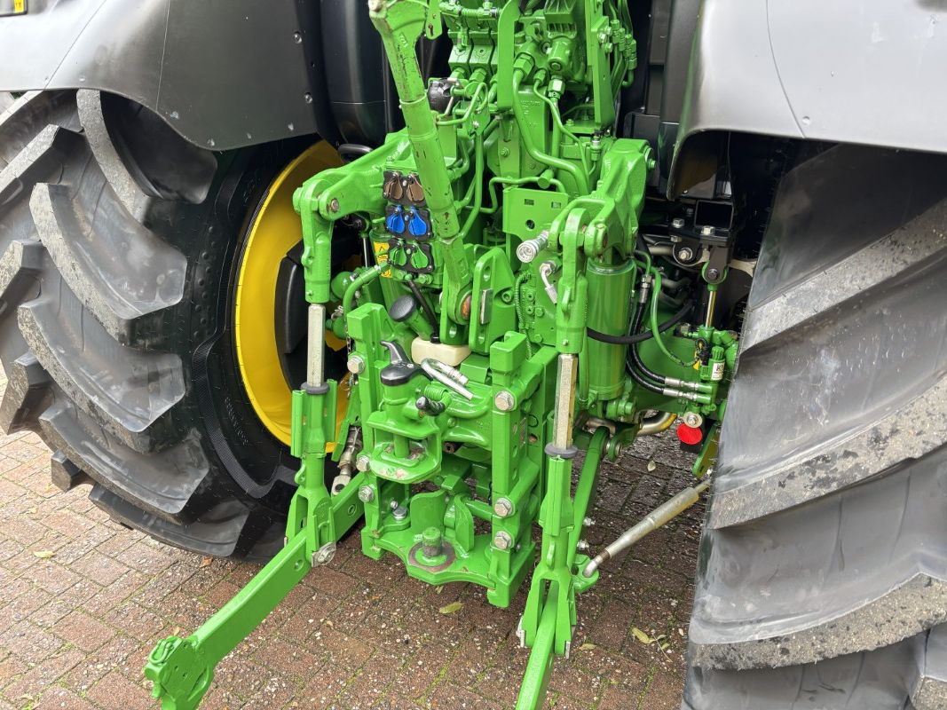 John Deere 6R130 Autopower met John Deere 643R Voorlader
