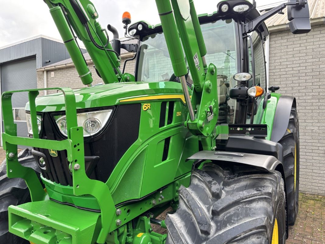 John Deere 6R130 Autopower met John Deere 643R Voorlader