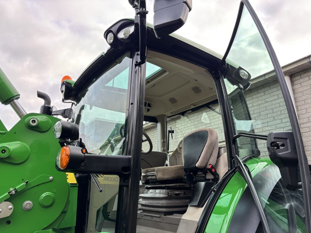 John Deere 6R130 Autopower met John Deere 643R Voorlader