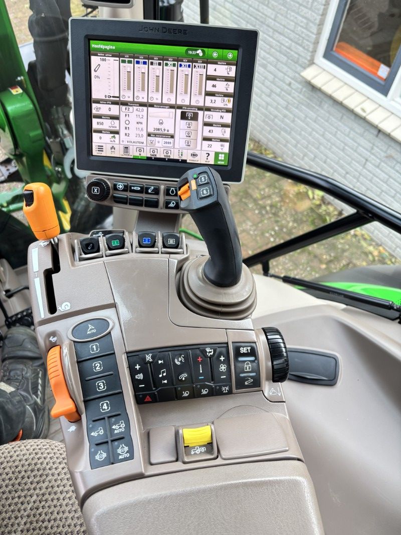 John Deere 6R130 Autopower met John Deere 643R Voorlader