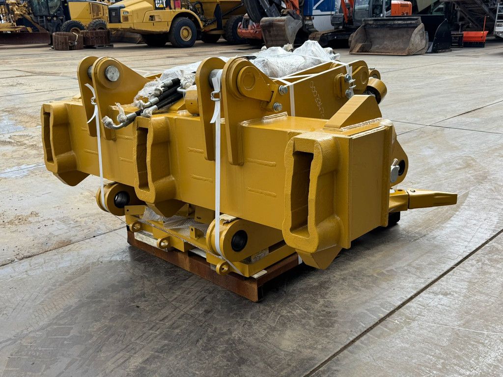 Caterpillar D8T D8R D8N Multishank Ripper (forged shanks)