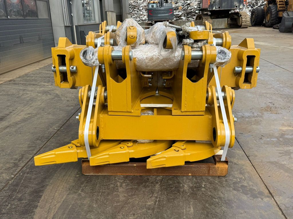 Caterpillar D8T D8R D8N Multishank Ripper (forged shanks)
