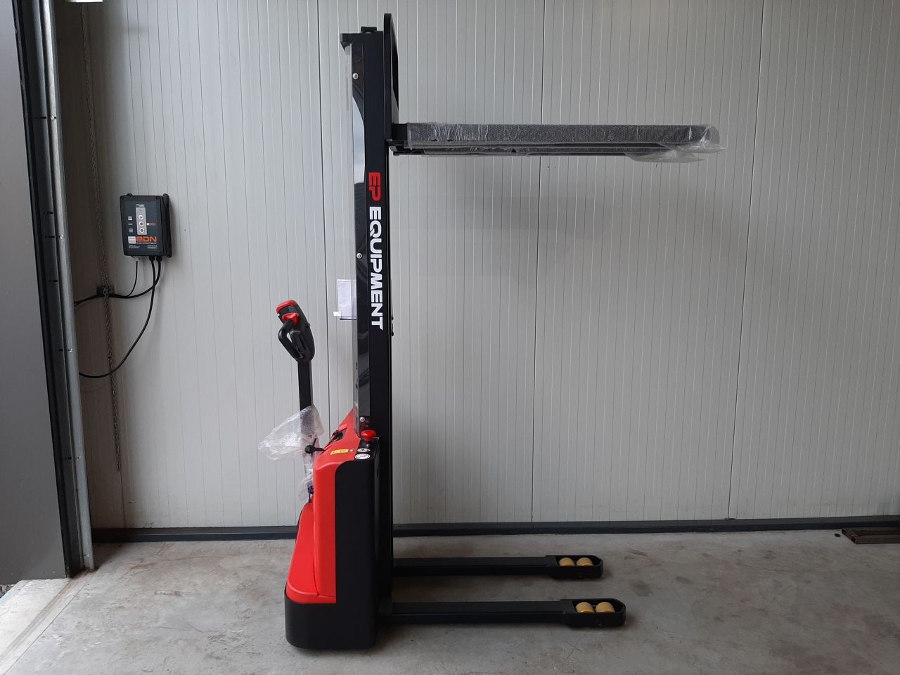 Ep elektrische stapelaar es12-12mm 1955 mm 1200 kg demo machine