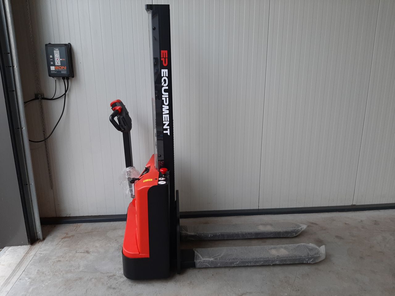 Ep elektrische stapelaar es12-12mm 1955 mm 1200 kg demo machine