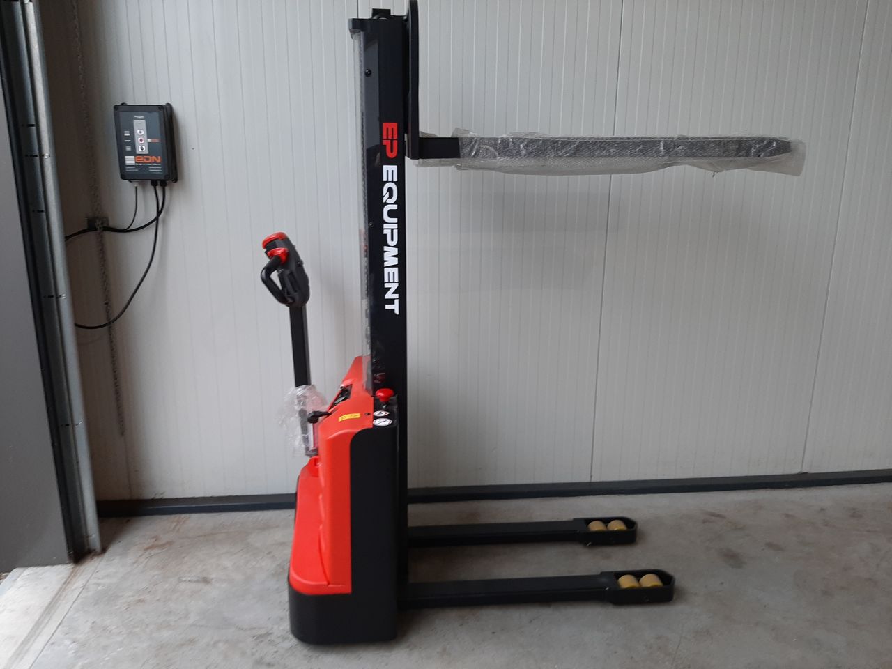 Ep elektrische stapelaar es12-12mm 1955 mm 1200 kg demo machine