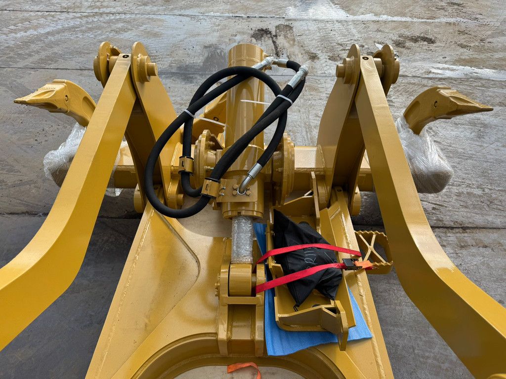 Caterpillar D6 New Gen Ripper with 1 Cylinder
