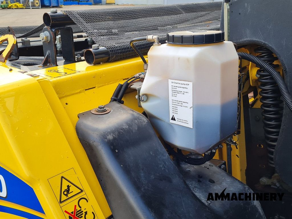 New Holland 300FP pick-up