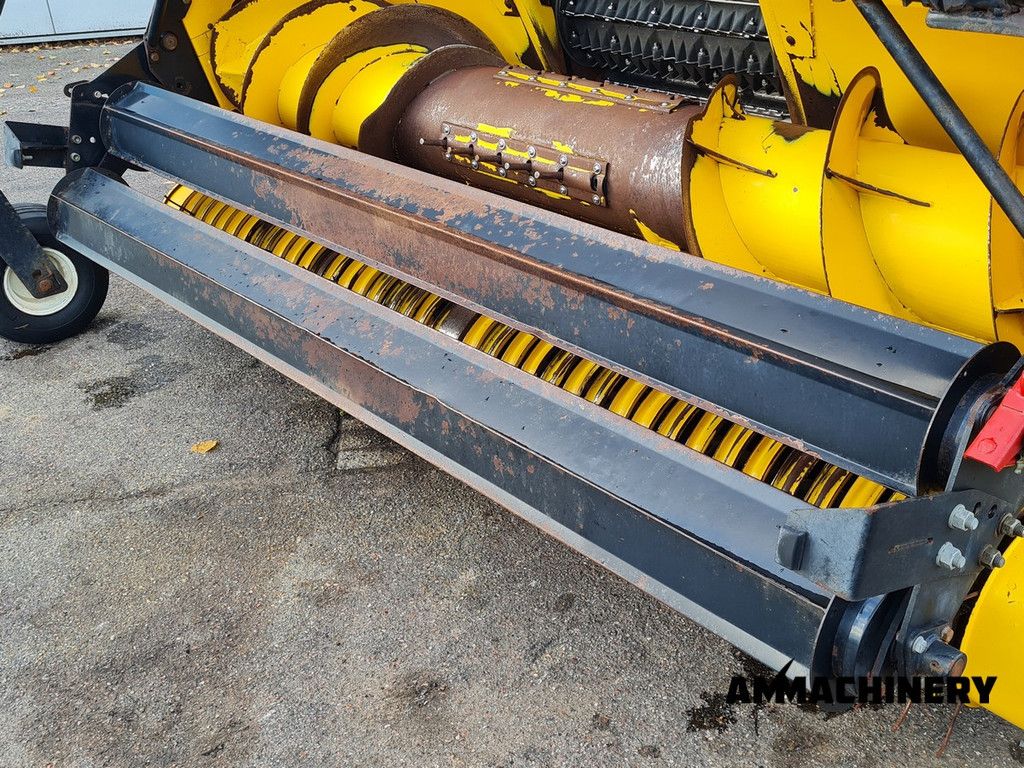 New Holland 300FP pick-up