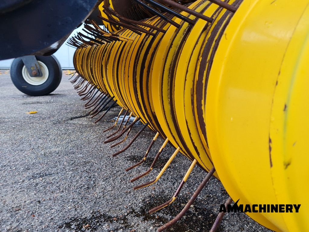 New Holland 300FP pick-up