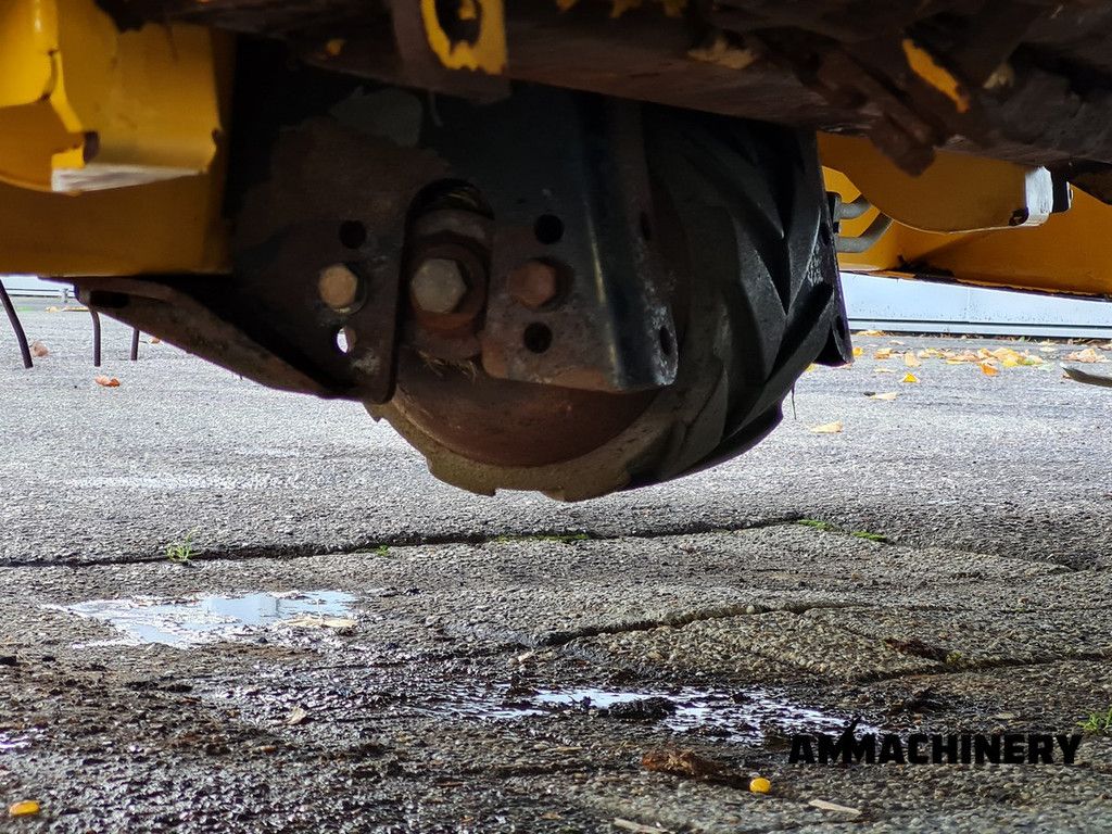 New Holland 300FP pick-up