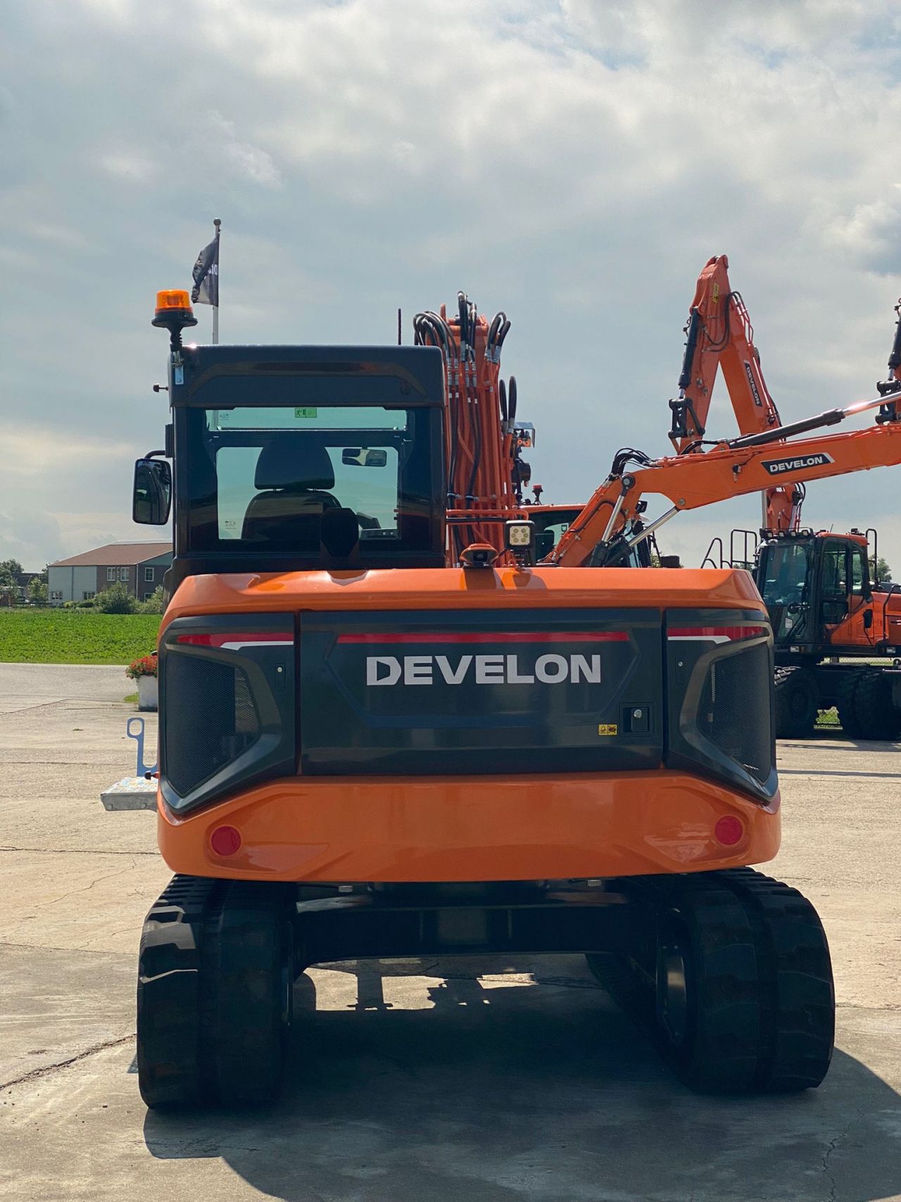 Develon DX85R-7