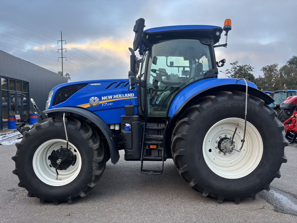 NEW HOLLAND T7.230 AC STAGE V