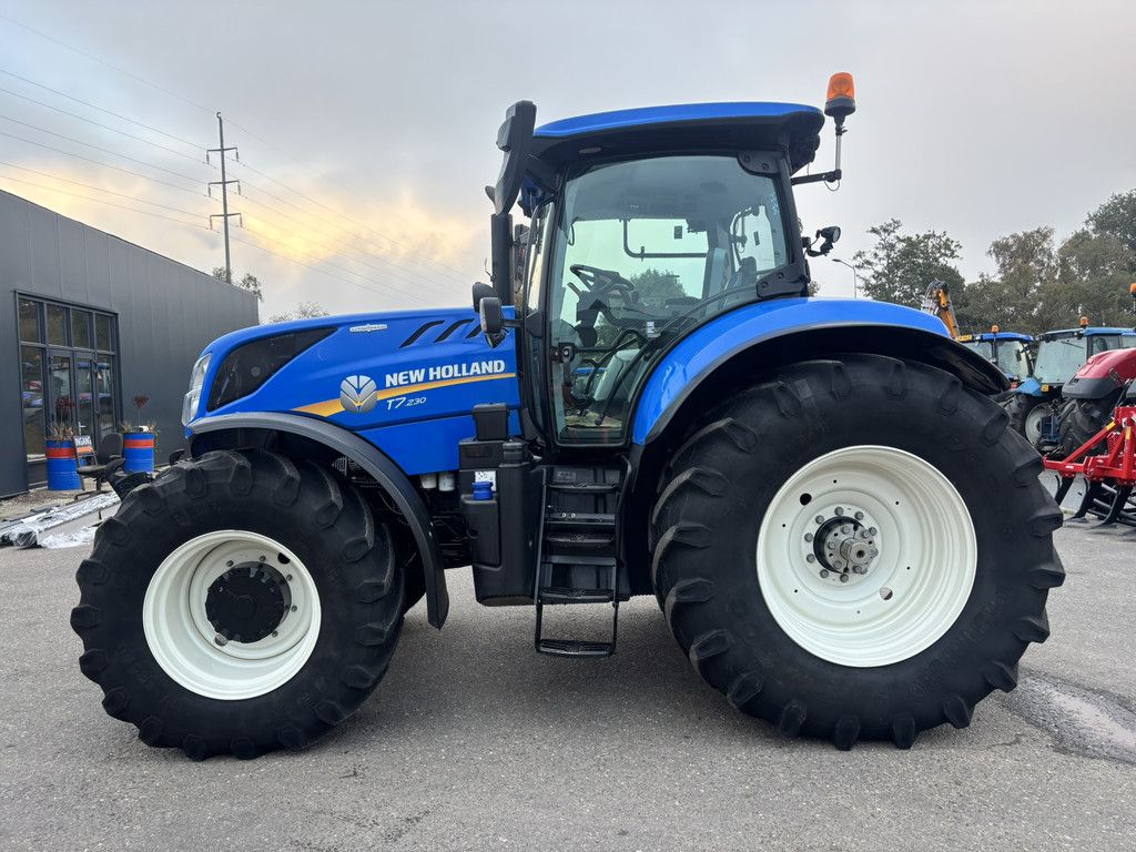 NEW HOLLAND T7.230 AC