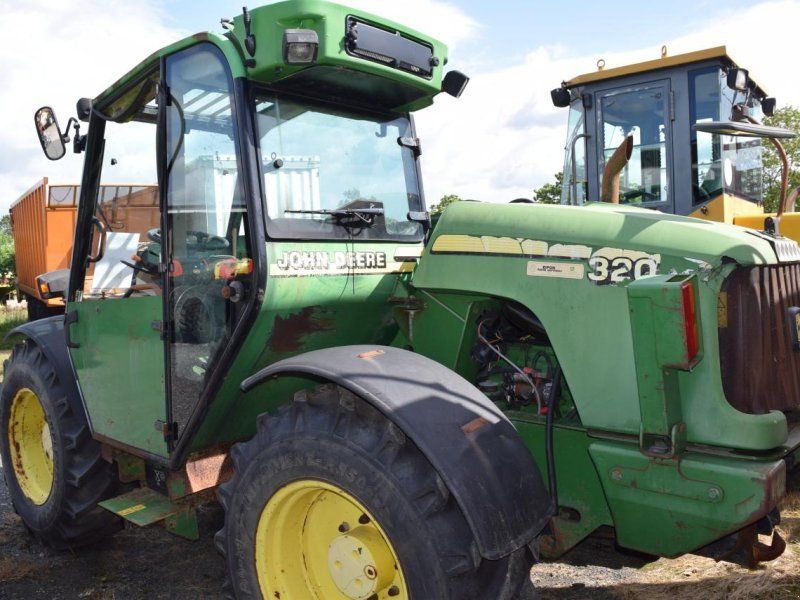 John Deere 3200